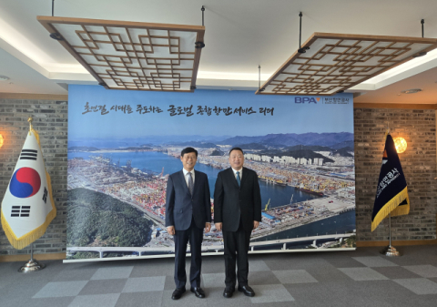 BPA 송상근 사장(왼쪽)과 닝보저우산항만그룹 주먀오회장(오른쪽).