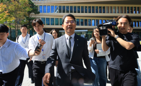 대통령 회견 다음날 김승원 자진 사퇴