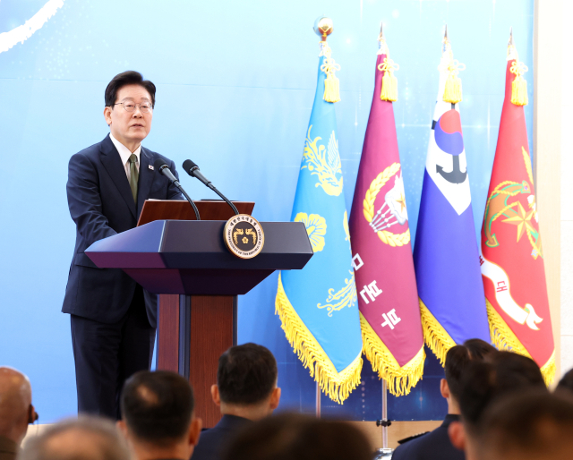 이재명 대통령이 1일 충남 계룡대에서 열린 제78주년 국군의 날 기념 오찬에서 축사하고 있다. 연합뉴스