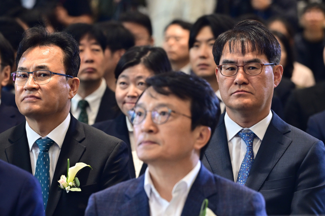 최재민 중대범죄수사청 서울지방중대범죄수사청장 임용예정자(왼쪽)과 김형근 수원지방중수청장 임용 예정자가 2일 서울 중구 르네스퀘어에서 열린 중대범죄수사청 개청식에 참석해 자리하고 있다. 연합뉴스