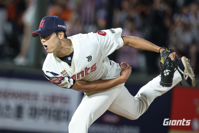 외국인 투수 로드리게스와 비슬리가 시즌 아웃되며 시즌 마지막 홈 4연전에서 선발 등판이 예상되는 롯데 투수 김한결. 롯데 자이언츠 제공