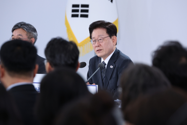 이재명 대통령이 2일 세종특별자치시에서 열린 민원혁신 사례보고회에서 모두발언을 하고 있다. 연합뉴스