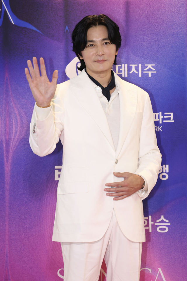 2026 부일영화상이 7일 부산 해운대구 시그니엘 부산 그랜드볼룸에서 열렸다. 배우 장동건이 포토월에서 포즈를 취하고 있다. 이원준 기자 lwj@