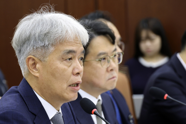 8일 국회 보건복지위원회에서 열린 지역 국립대병원에 대한 국정감사에서 김해영 부산대병원장이 위원들의 질의에 답하고 있다. 연합뉴스