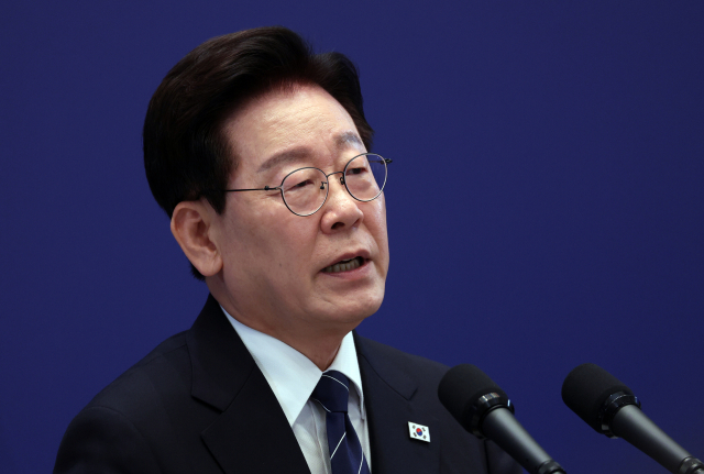이재명 대통령이 9월 18일 청와대 영빈관에서 열린 기자회견에서 취재진 질문에 답하고 있다. 연합뉴스
