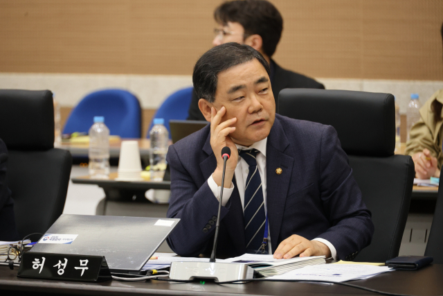 질의 중인 허성무 국회의원. 부산일보DB