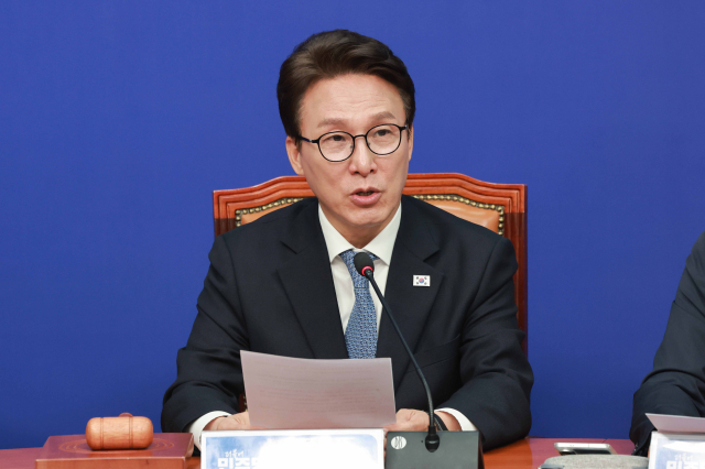 더불어민주당 김민석 대표가 14일 국회에서 열린 최고위원회의에 참석해 발언하고 있다. 연합뉴스