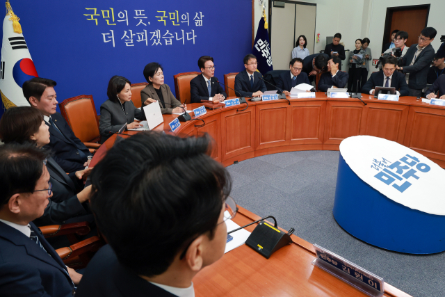 더불어민주당 김민석 대표가 14일 국회에서 열린 최고위원회의에 참석해 발언하고 있다. 연합뉴스