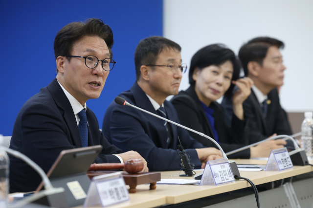 더불어민주당 김민석 대표가 16일 부산 동구 민주당 부산시당에서 열린 최고위원회에서 발언하고 있다. 연합뉴스