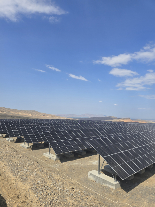 타지키스탄 고르노바닥산 3MW(메가와트) 태양광 발전시설 전경. 한수원 제공
