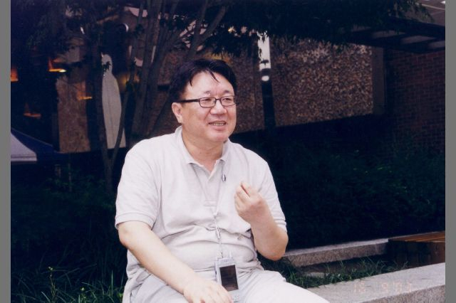 한국문화예술교육진흥원 강헌 이사장이 21일 별세했다. 사진은 2000년대 강헌 모습. 부산일보DB