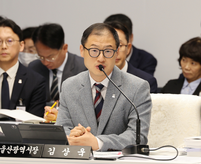 김상욱 울산시장이 21일 울산시청에서 열린 국회 행정안전위원회의 울산시 국정감사에서 의원 질의에 답변하고 있다. 연합뉴스