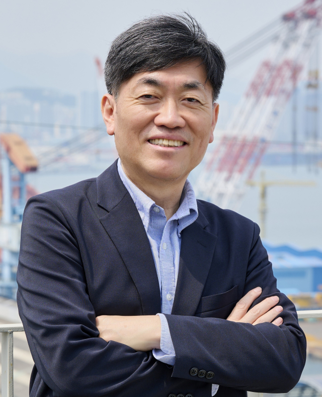 27일 오후 4시 개막식에 앞서 기조연설에 나서는 우신구 부산시 총괄건축가. 우 총괄건축가는 글로벌 해양허브도시로 나아가기 위한 부산의 미래 비전과 건축의 역할에 대해 이야기할 예정이다. 부산일보DB