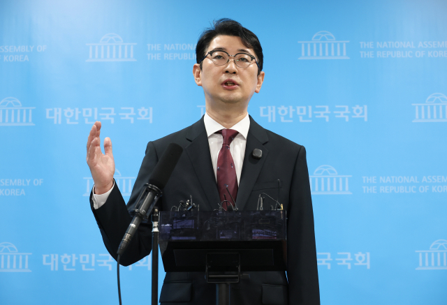 국민의힘 주진우 의원이 27일 국회 소통관에서 이재명 대통령과 가족의 태릉 CC 예약 관련 기자회견을 하고 있다. 연합뉴스