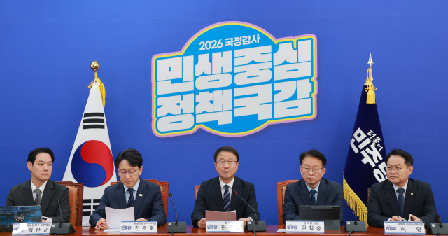 더불어민주당 한병도 원내대표가 27일 국회에서 열린 국정감사대책회의에 참석해 발언하고 있다. 연합뉴스