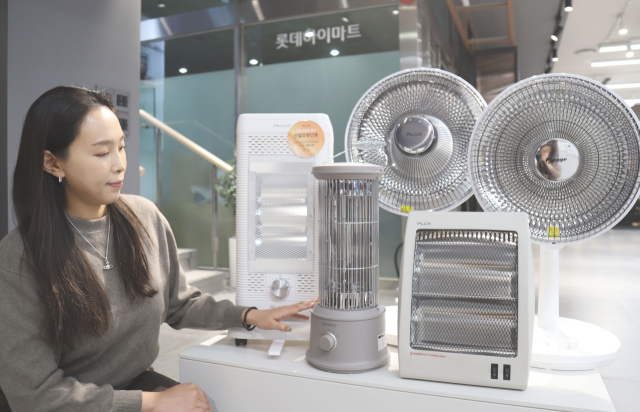 롯데하이마트에서 고객이 난방가전을 살펴보고 있다. 롯데하이마트 제공