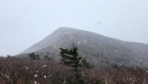 설악산 첫눈… 부울경 당분간 잦은 비